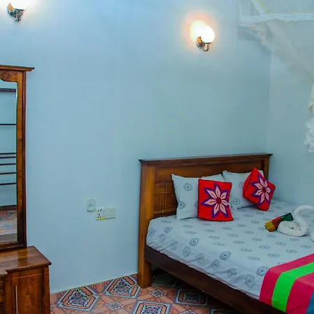 Chanaka Holiday Inn Сигирия Экстерьер фото